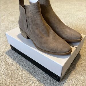 Dolce Vita Tivon Ankle Booties